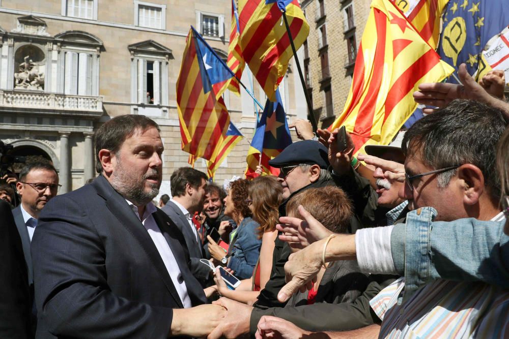 Manifestació d'alcaldes a favor del referèndum