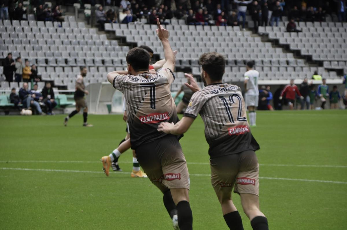 Diego Domínguez celebra su gol ante el Córdoba CF B en el pasado derbi en El Arcángel.