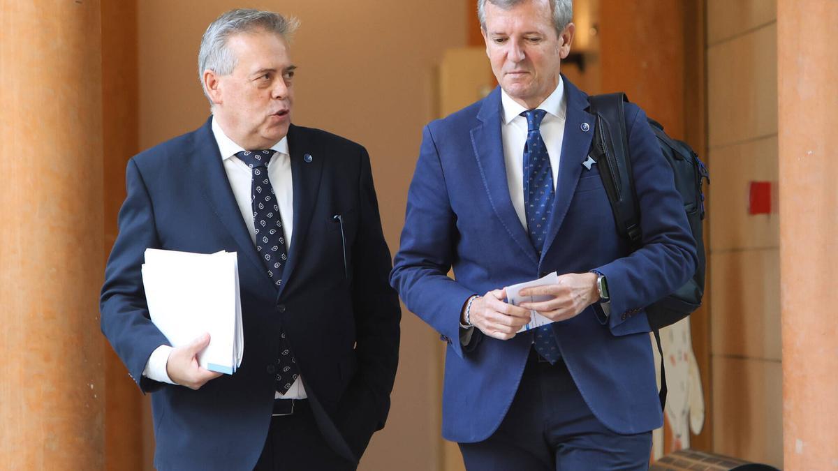 Alfonso Rueda y el conselleiro de Sanidade, Antonio Gómez Caamaño.