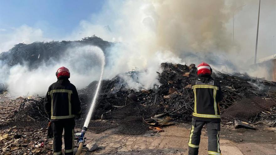 Reciplasa mantiene activa pese al incendio la planta de Almassora