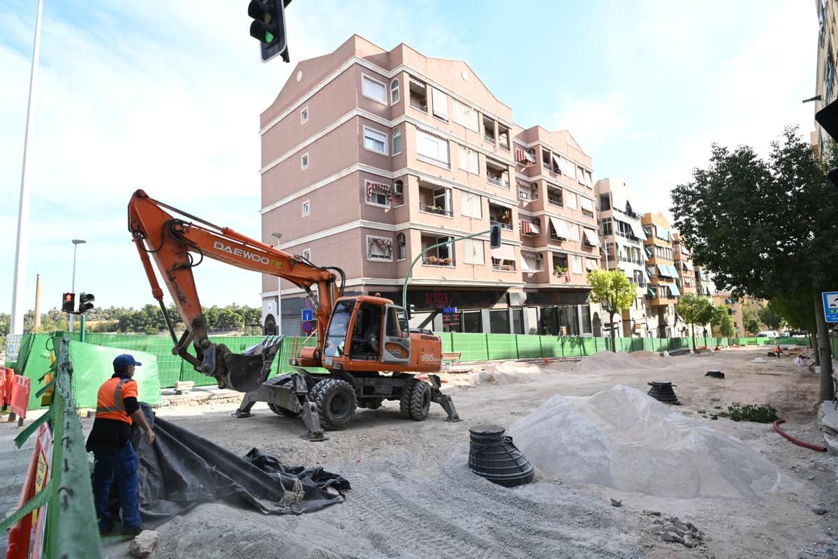 El bipartito decidió actuar sobre la calle Clara Campoamor en toda su anchura pese a tener que cortar el tráfico para adelantar los trabajos