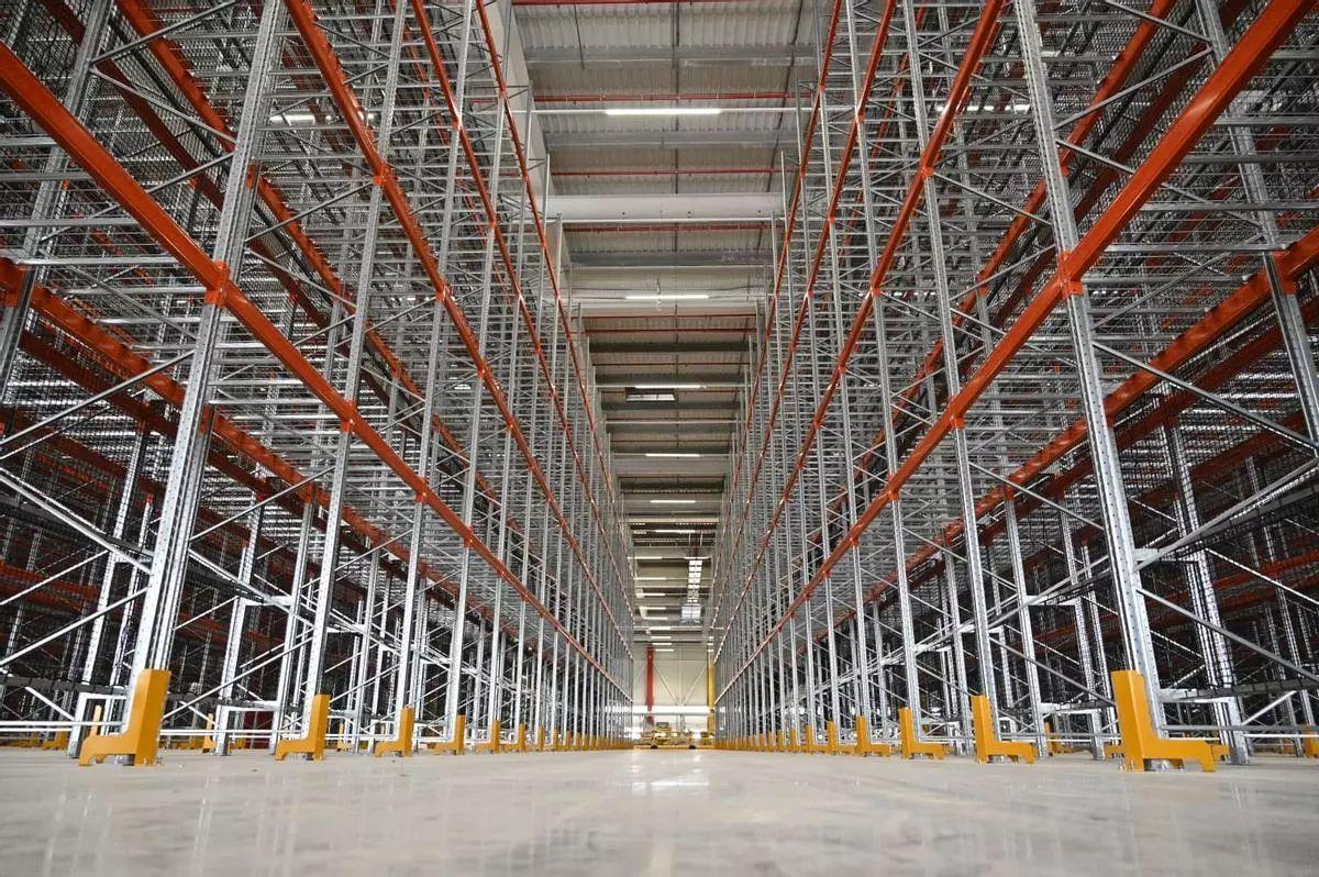 Interior de la nave de Amazon en Centrovía, que se estrenará el 7 de septiembre.