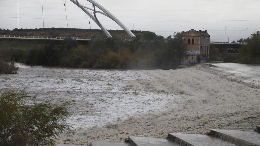Importante crecida del Guadalquivir en Córdoba por las lluvias