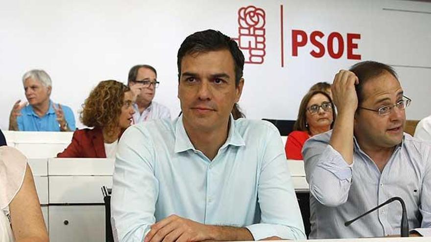 Sánchez replica al presidente asturiano que la relación con el PSC es la &quot;adecuada&quot;