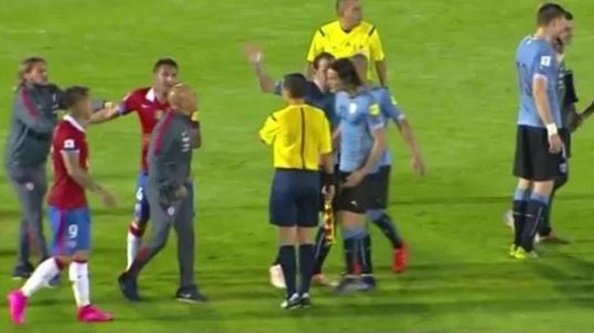 Sampaoli insulta a Cavani.