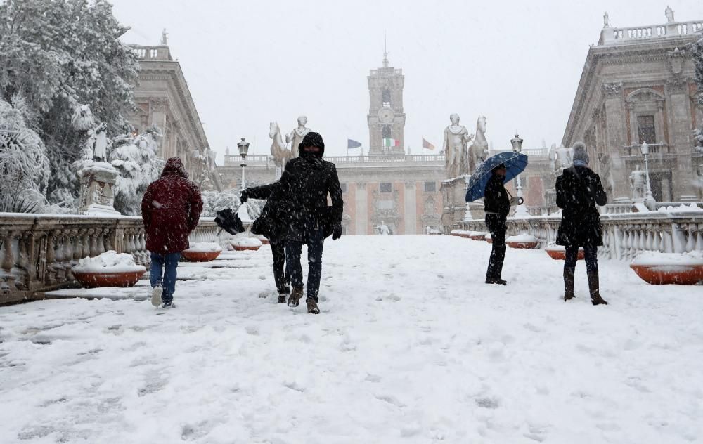 La neu deia imatges de postal a la ciutat de Roma