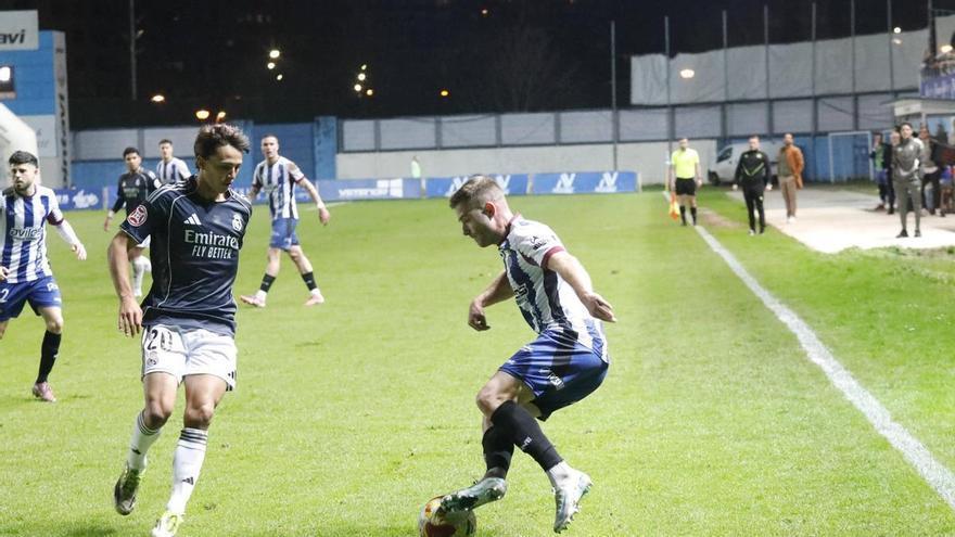 Habla el único avilesino de la plantilla del Avilés: "He vivido play-offs como aficionado, nuestra gente ha sacado siempre adelante los partidos importantes"