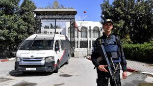 El president tunisià dissol el Parlament vuit mesos després de suspendre’l