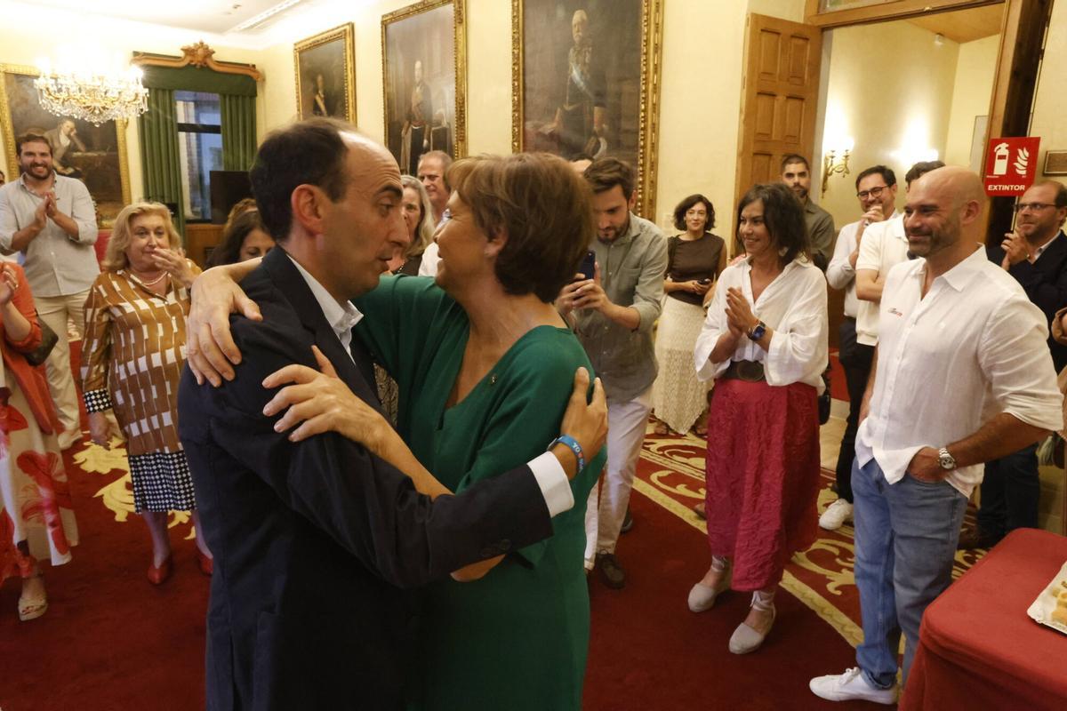 El pregón de Antón Meana para abrir la Semana Grande de Gijón, en imágenes El pregón de Antón Meana para abrir la Semana Grande de Gijón, en imágenes