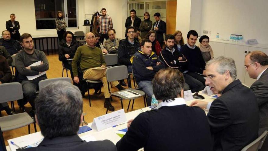 Francisco Conde mantuvo anoche un encuentro con empresarios en la sede de la AED. // Bernabé/Javier Lalín