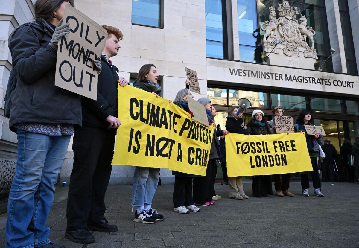 Greta Thunberg llega a su juicio en Londres