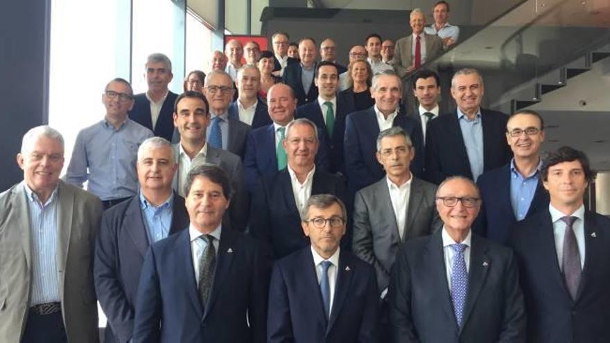 La nueva junta directiva de Anffecc al completo.