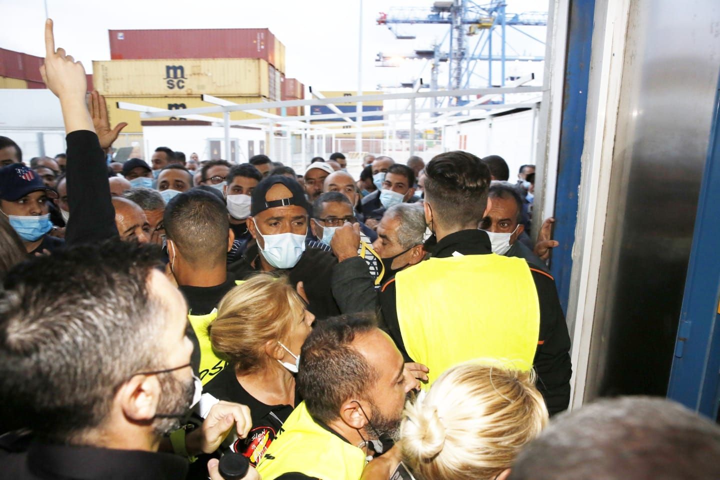 Las imágenes de los altercados en el Puerto de Alicante por el ferry a Orán