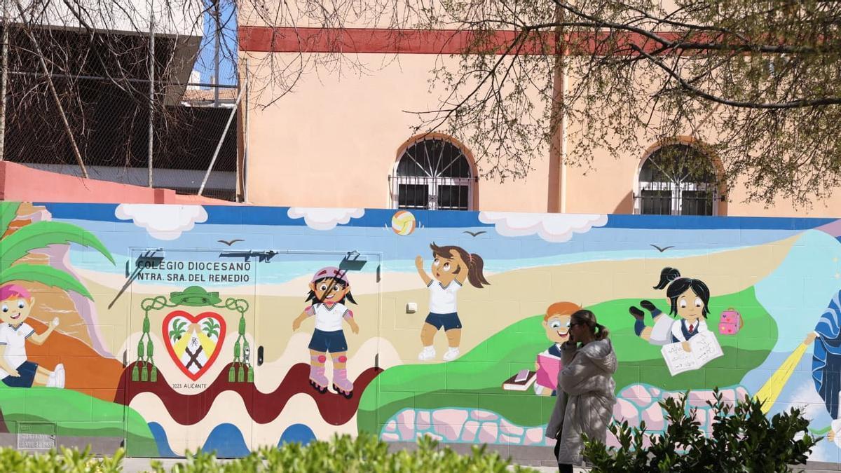 Un colegio religioso de Alicante expulsa a una niña del comedor porque su familia debe casi 400 euros