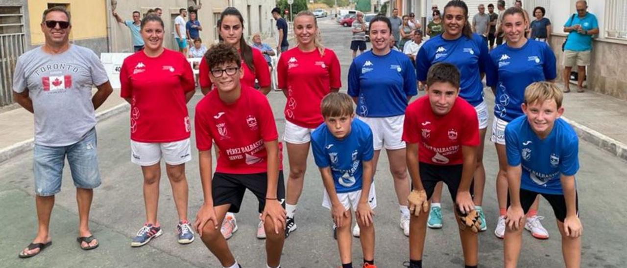 Féminas de élite y escuela en el Trofeu Festes d’Ador | LEVANTE-EMV