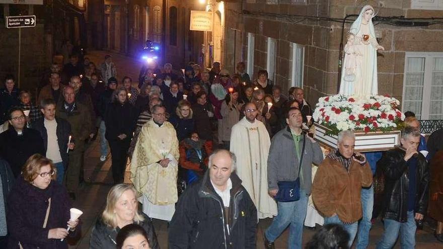 Procesión de antorchas en honor a la Virgen de Fátima. // Rafa Vázquez