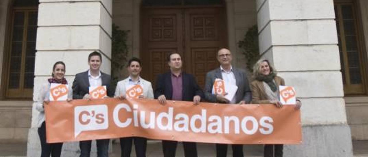 La elección de la lista abre una crisis en Ciutadans