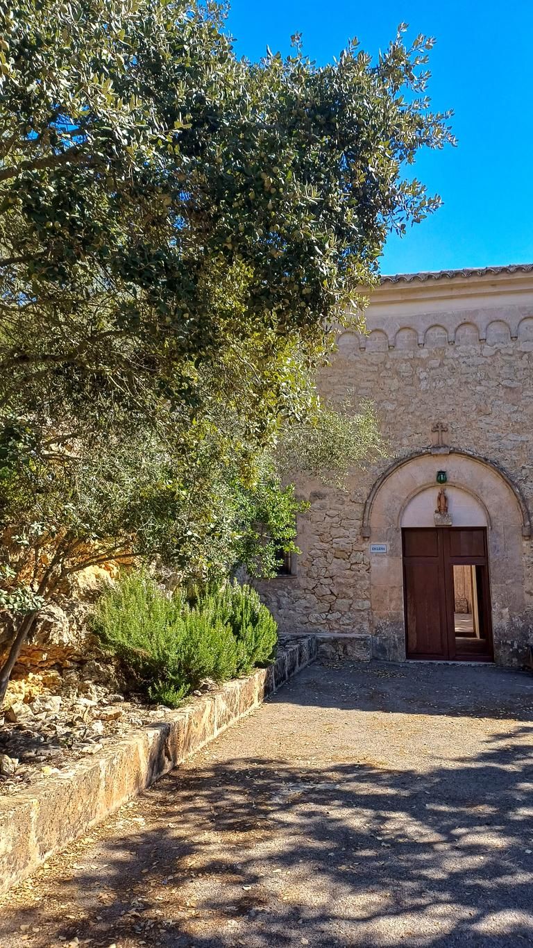 La entrada al santuario de San Honorato