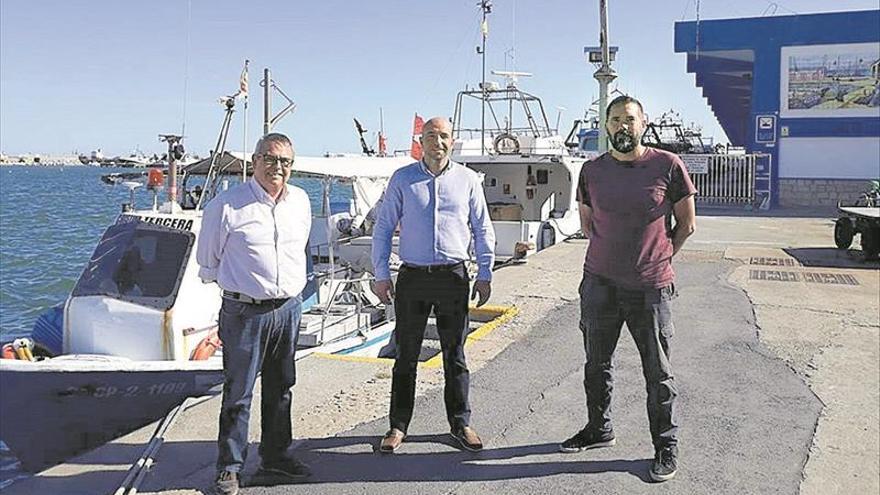 Ashocas apoya a los pescadores para poder capturar gamba roja