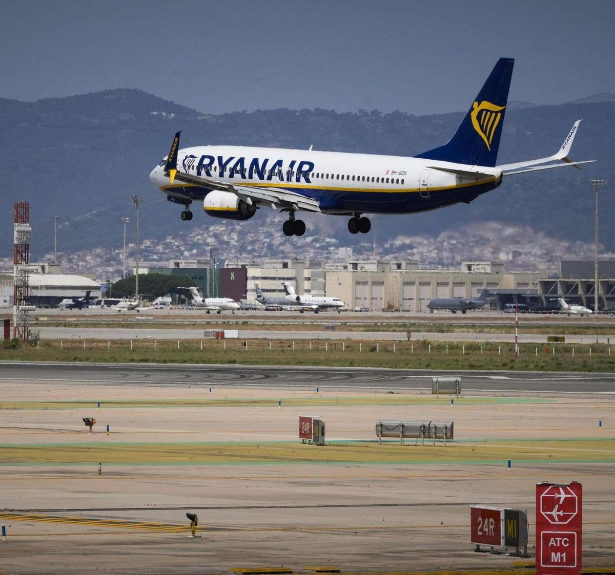 Ryanair desafia  el Govern i retalla un milió de places de vols a Espanya
