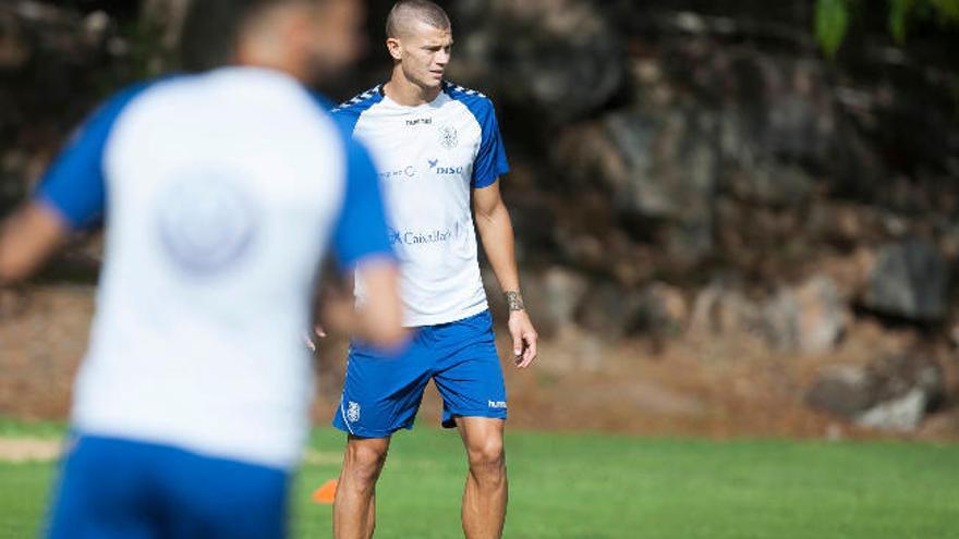 El jugador del Tenerife Longo no jugará en Oviedo