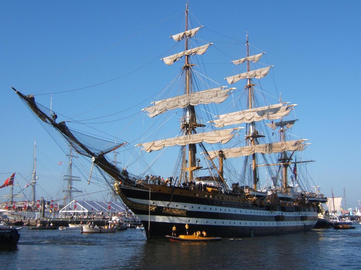 El buque escuela 'Amerigo Vespucci'.