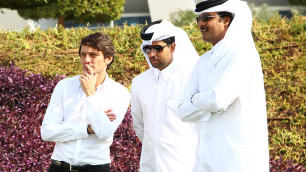 El jeque Tamim ben Hamad al-Thani, el presidente del PSG Nasser Al-Khelaïfi y el director deportivo Leonardo