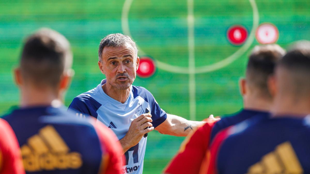 Luis Enrique, durante el entrenamiento de este jueves.