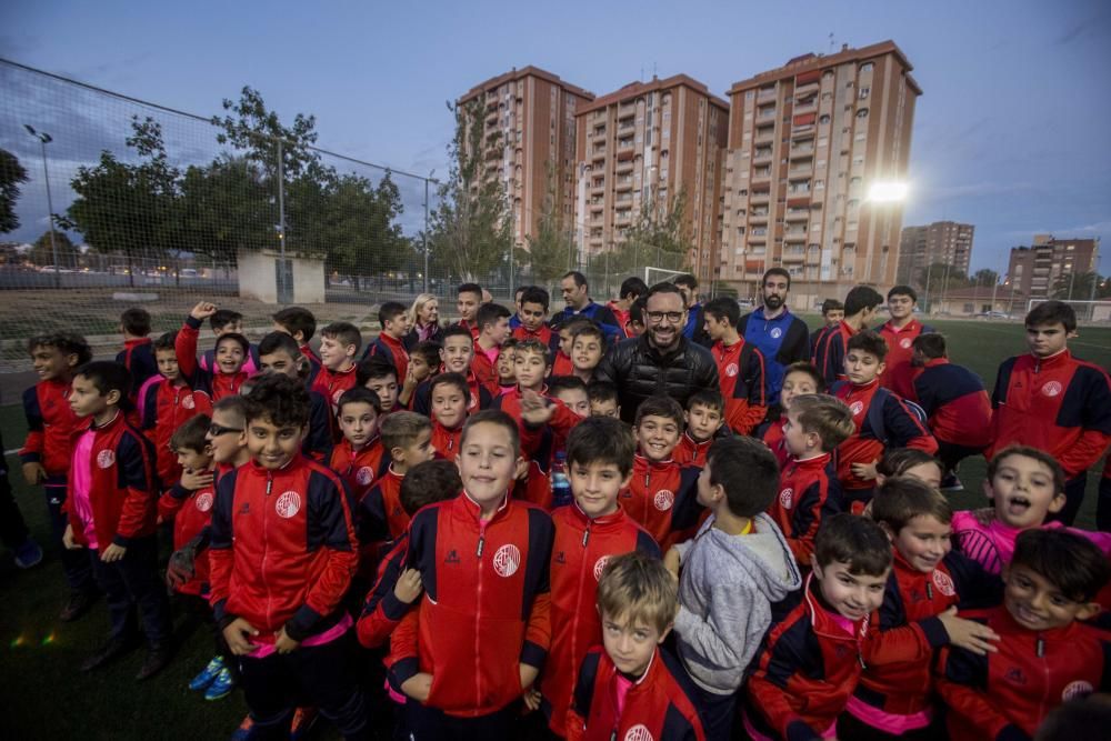 El entrenador alicantino del Getafe regresa 40 años después al campo de Tómbola en el que empezó a jugar