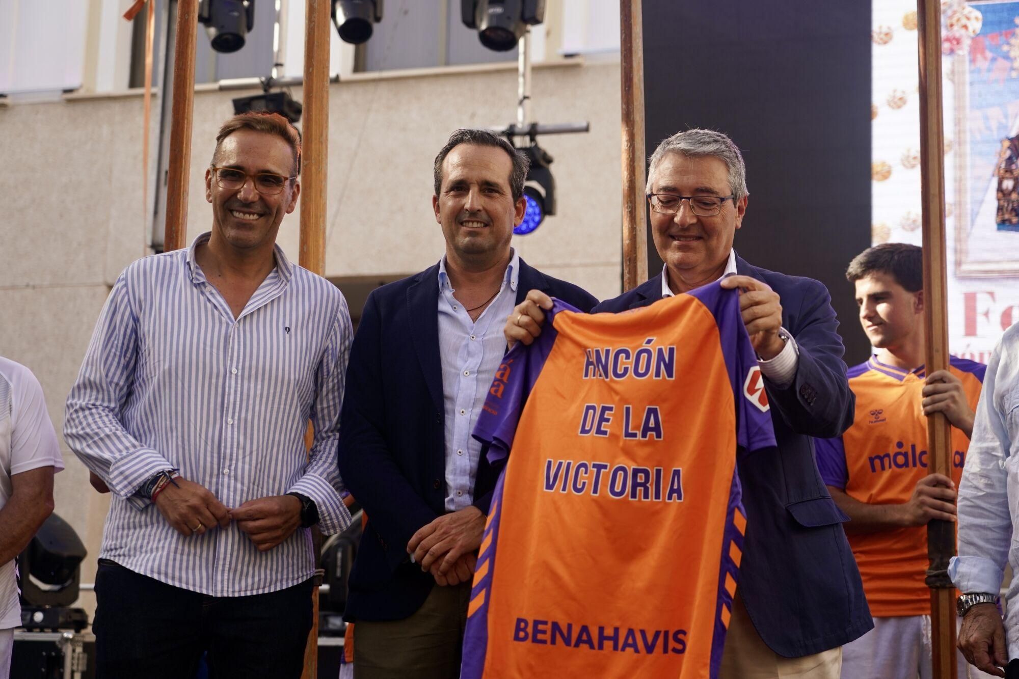 El Málaga CF presenta en el Rincón su tercera equipación
