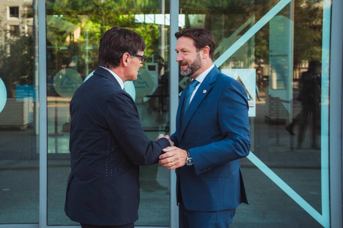 El president de la Generalitat, Salvador Illa, con el presidente del consejo regional de Auvernia-Ródano-Alpes, Fabrice Pannekoucke