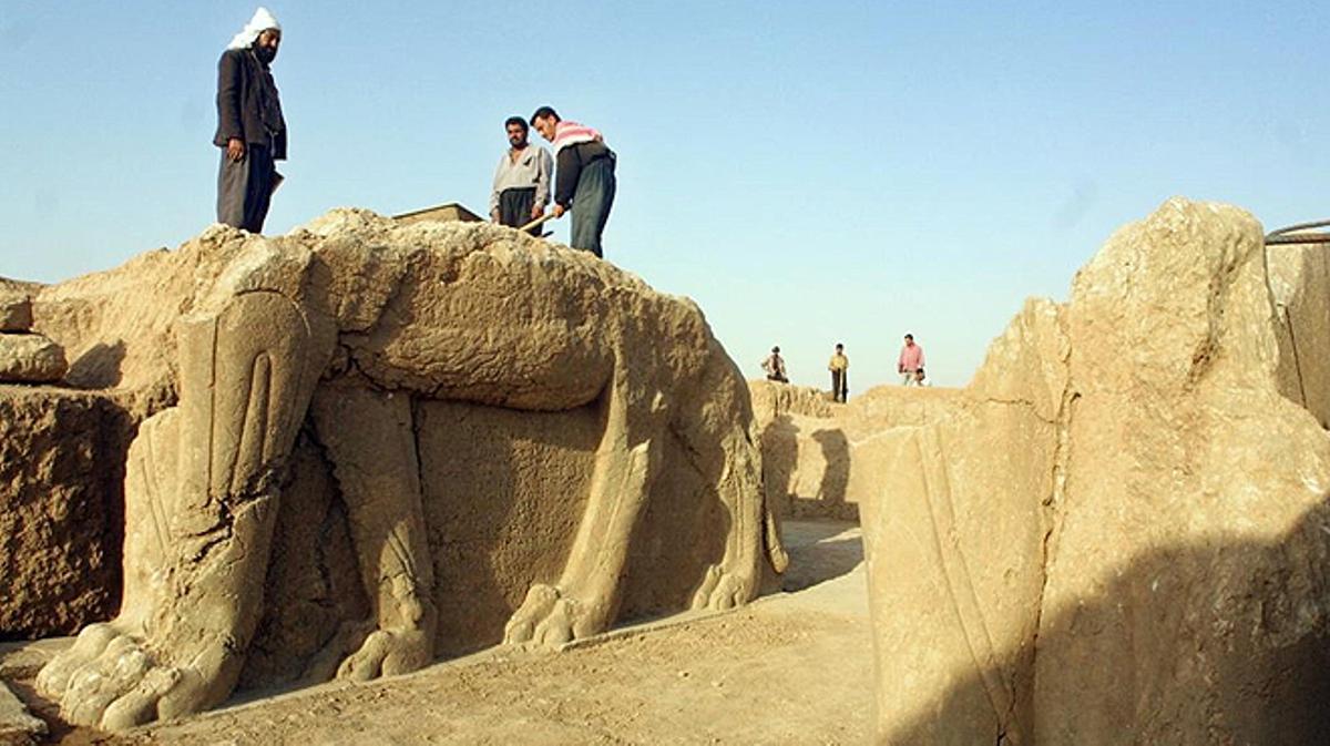 El Estado Islámico arrasa el sitio arqueológico de la bíblica Nimrod.