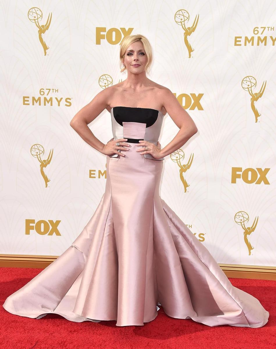 Emmy 2015: Jane Krakowski con vestido en pastel brillante