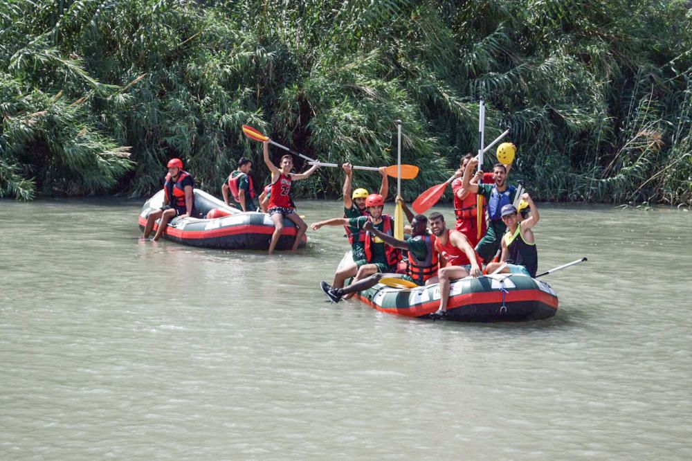 Los jugadores del Elche disfrutan haciendo rafting en el río Segura