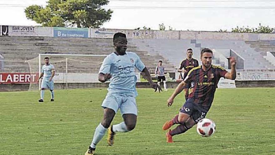 El Poblense durante su goleada al Ferriolense en Sa Pobla.