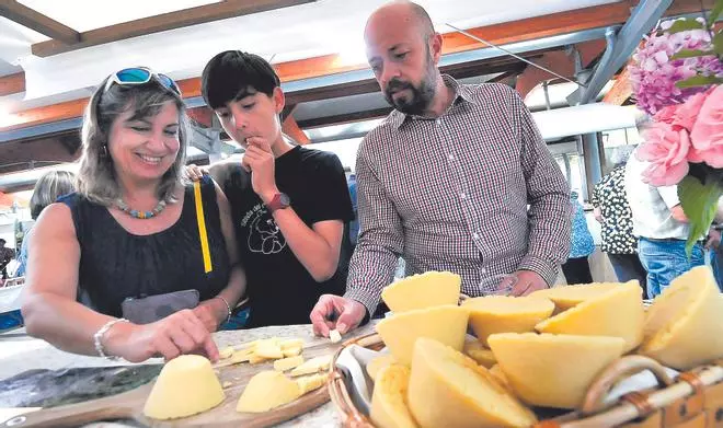 El queso casín roza las 35.000 piezas al año y busca traspasar fronteras