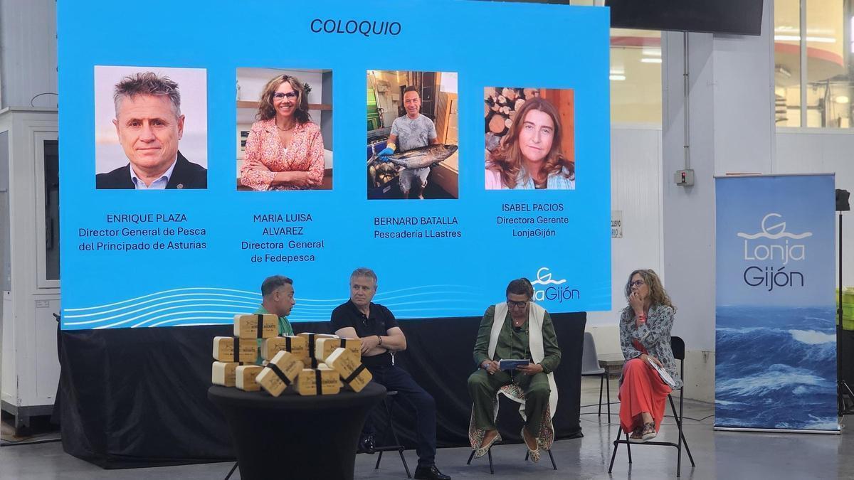 Por la izquierda, Bernardo Batalla, José Enrique Plaza, Isabel Pacios y María Luisa Álvarez, este lunes en Lonja Gijón.