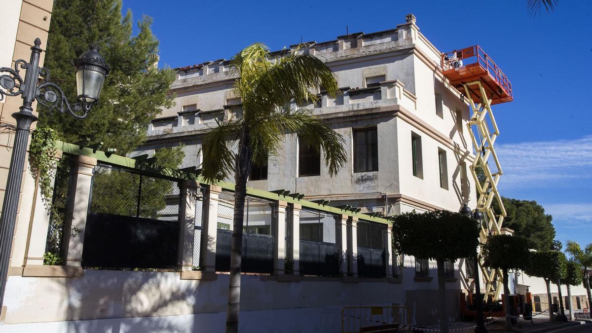 La antigua sede de oficiales es el primer edificio cedido al ayuntamiento