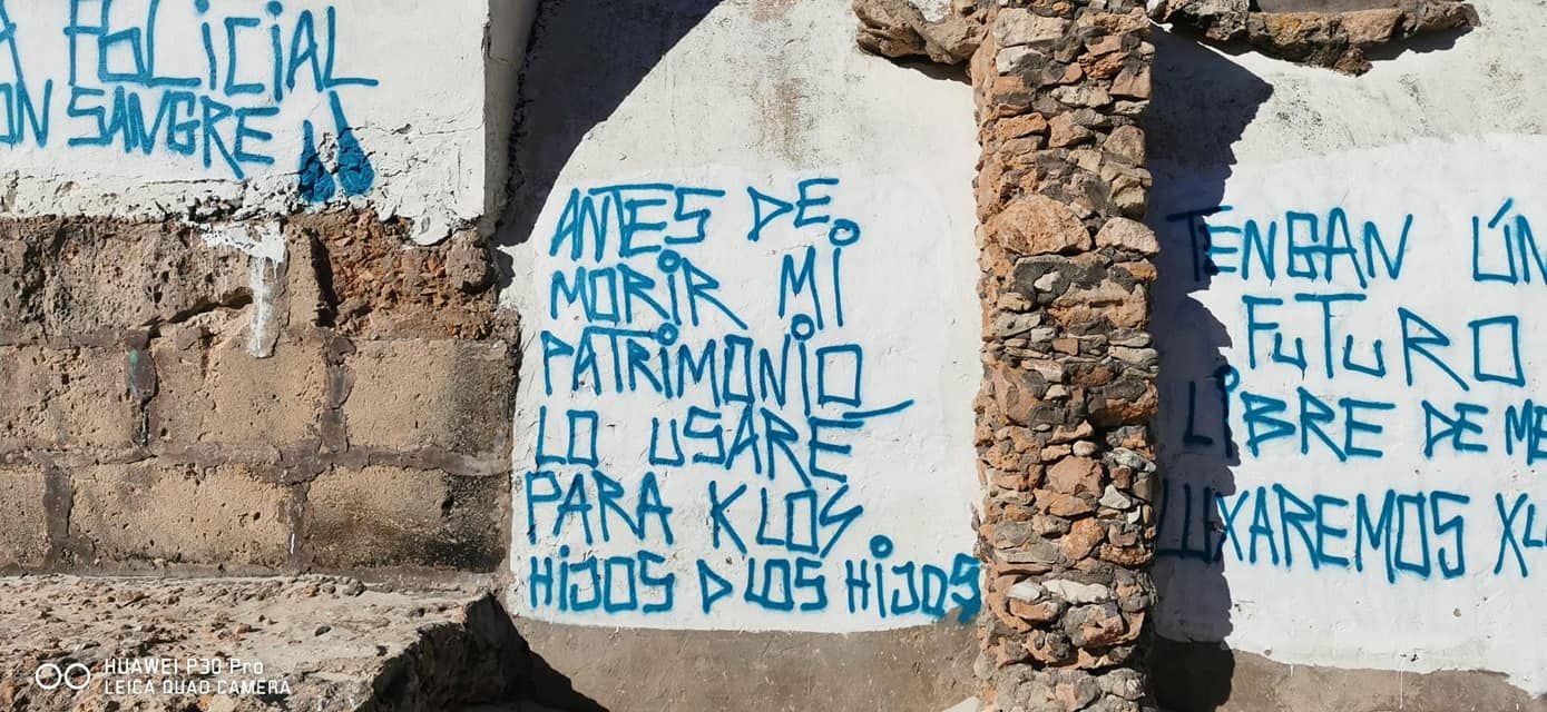 Pintadas contra los sanitarios en Es Trenc