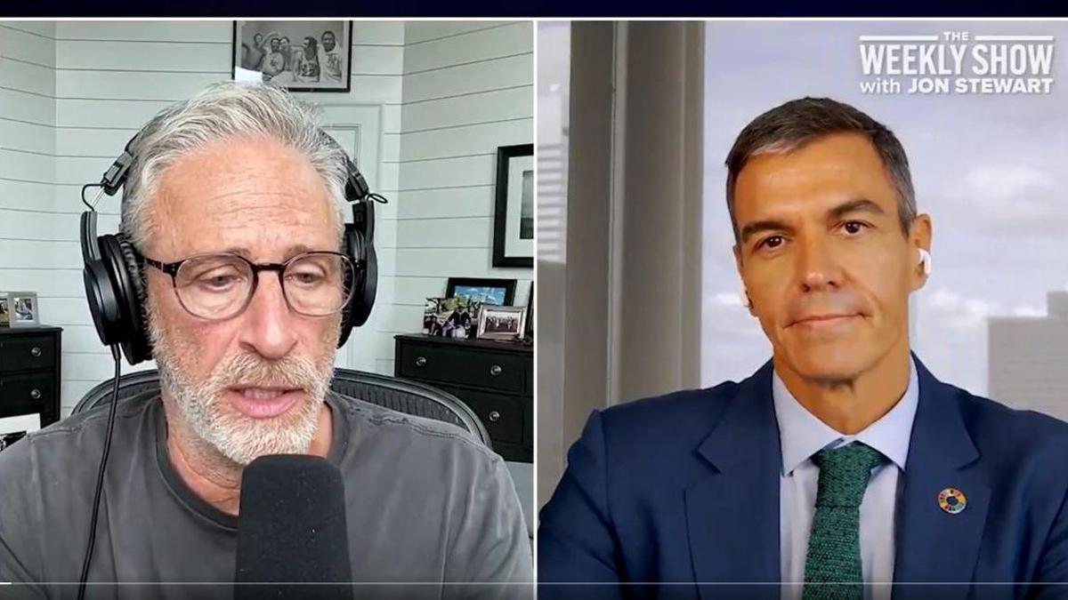 JON STEWART | Así ha sido la entrevista de Pedro Sánchez con el comediante político estadounidense Jon Stewart