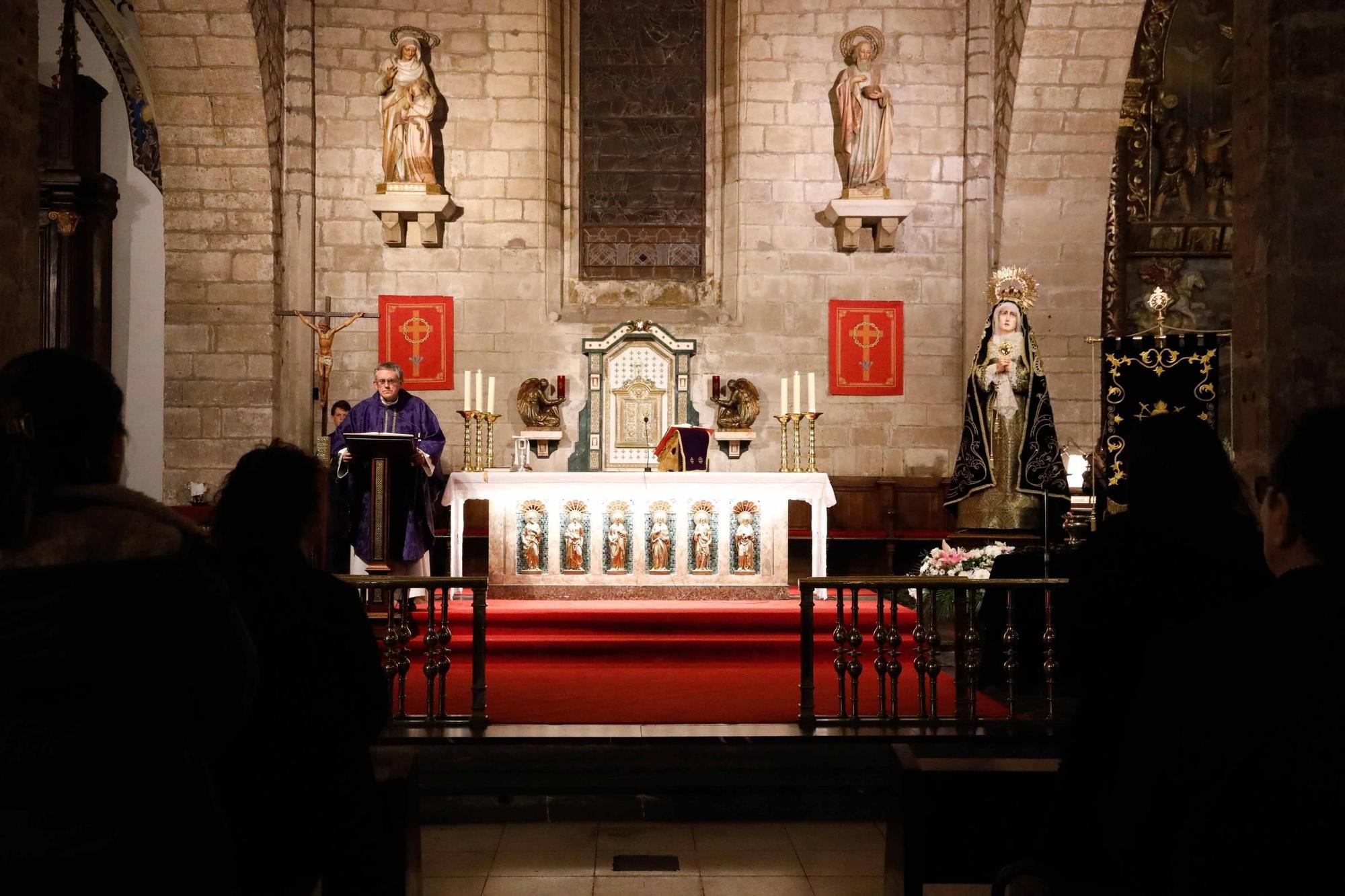EN IMÁGENES: Los nuevos cofrades de Nuestra Señora de los Dolores en Avilés