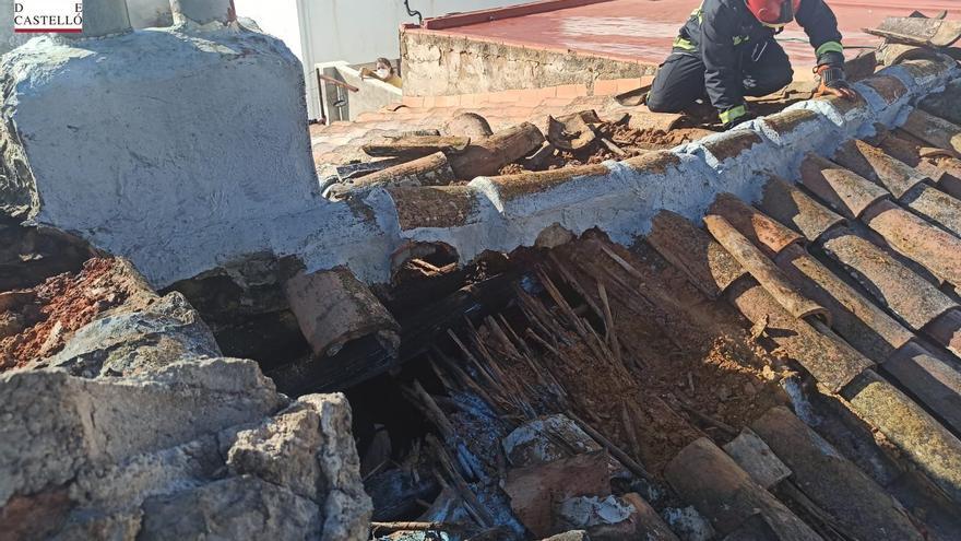 Arde la chimenea de una vivienda en Salzadella