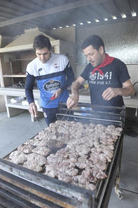 Los futbolistas del Deportivo comparten un asado