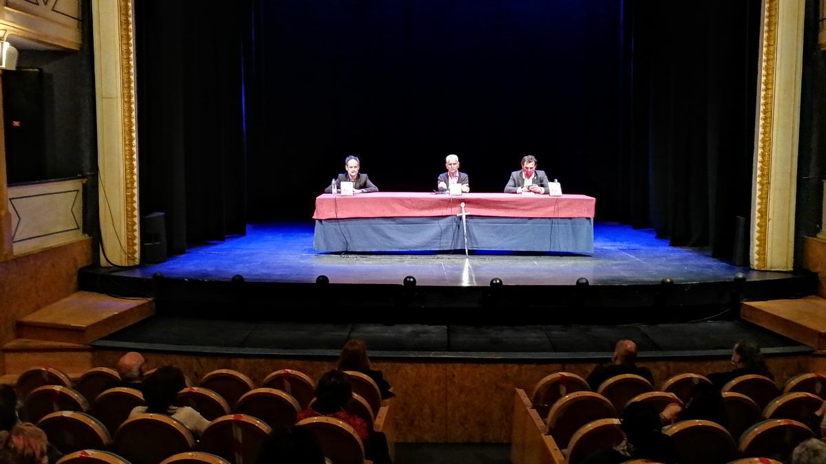 Un momento de la presentación del libro en el Teatro Latorre