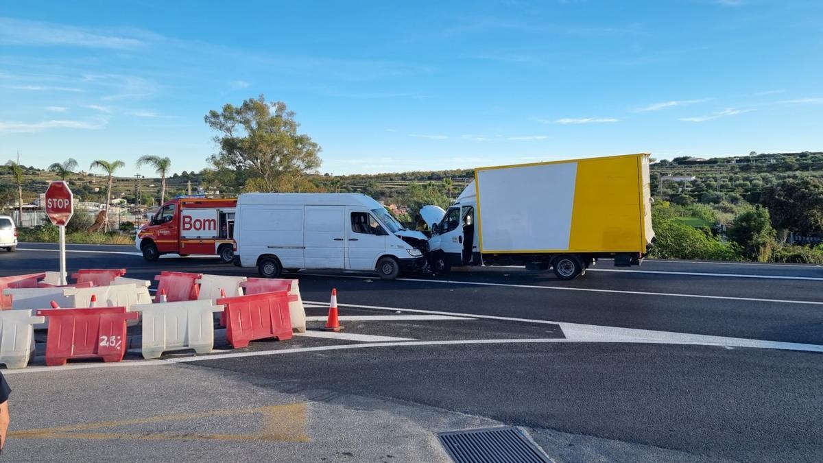 Los dos vehículos han colisionado en un punto negro de la N-332