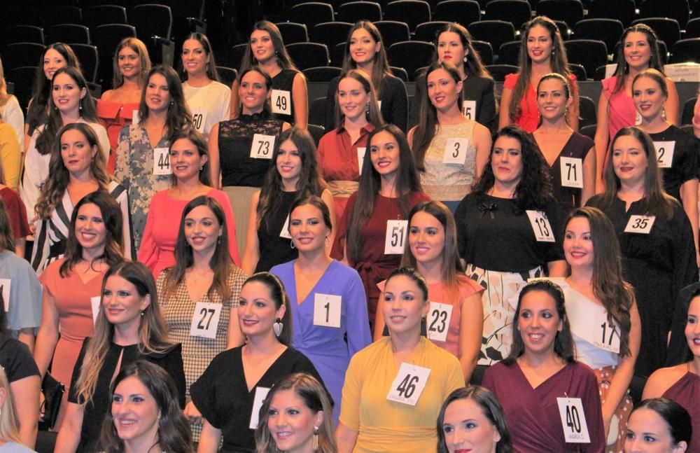 Visita de las aspirantes a fallera mayor de València al Teatre Faller