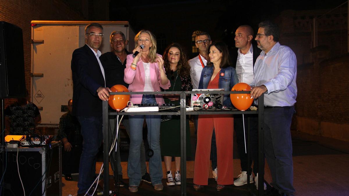 Ciudadanos cerró su campaña electoral ‘pinchando’ música en Murcia.