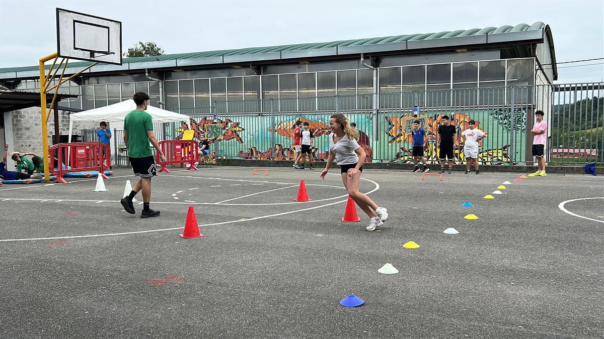 EN IMÁGENES: El alumnado de TSEAS del Instituto Corvera moviliza a 200 estudiantes por el Día del Deporte EN IMÁGENES: El alumnado de TSEAS del Instituto Corvera moviliza a 200 estudiantes por el Día del Deporte