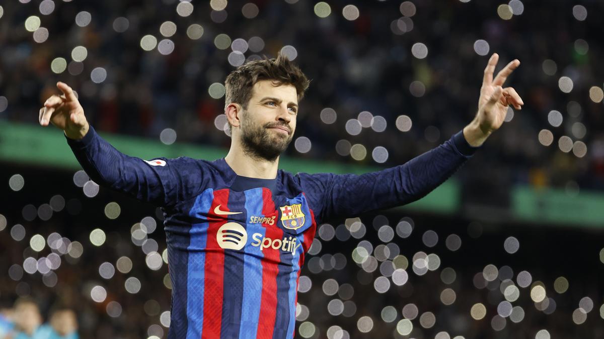 Piqué, homenajeado en su despedida del Camp Nou