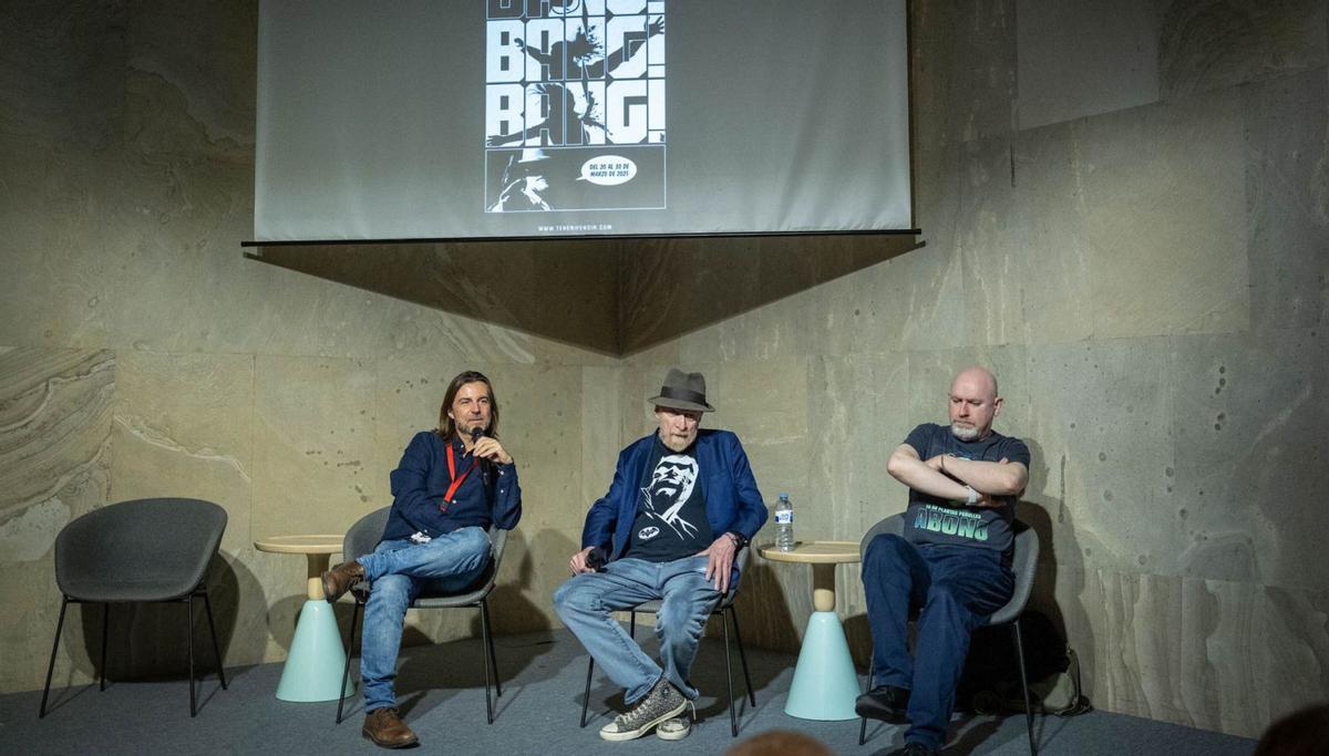 Pedro Mérida, Frank Miller y David Macho durante el encuentro en el marco de Tenerife Noir.  |